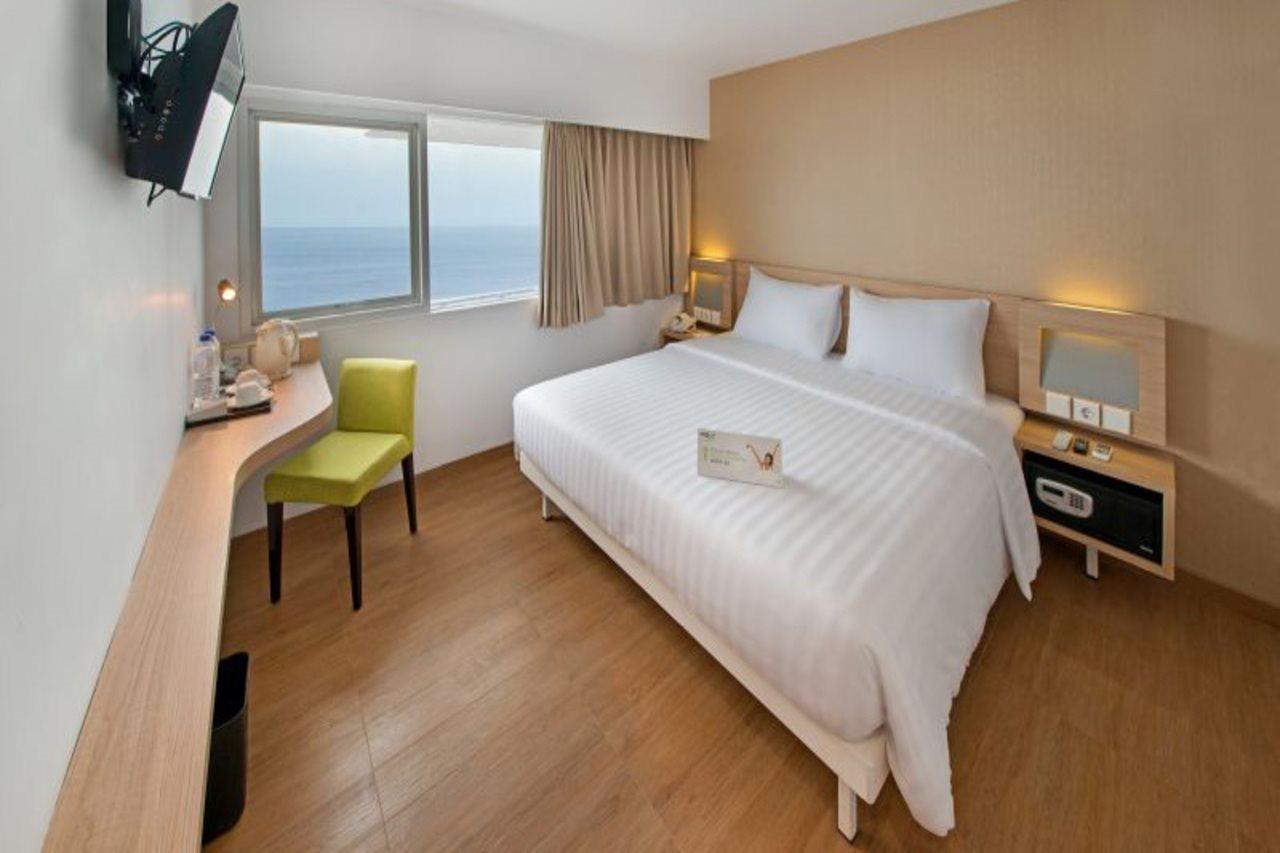 Whiz Prime Hotel Megamas Манадо Экстерьер фото
