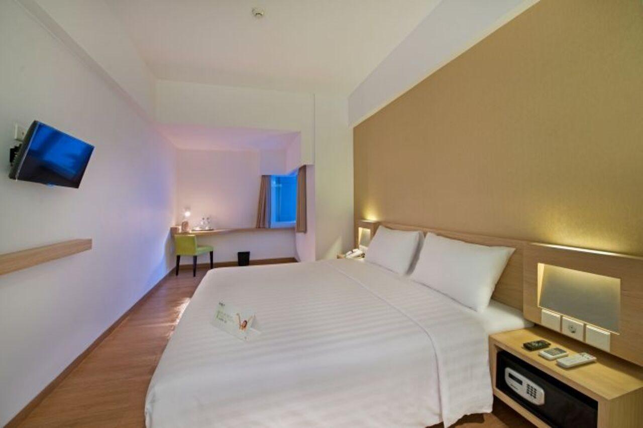 Whiz Prime Hotel Megamas Манадо Экстерьер фото